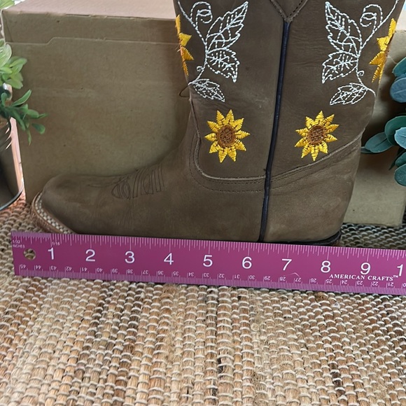 Beautiful Elliut western boot size 13 - Picture 10 of 11